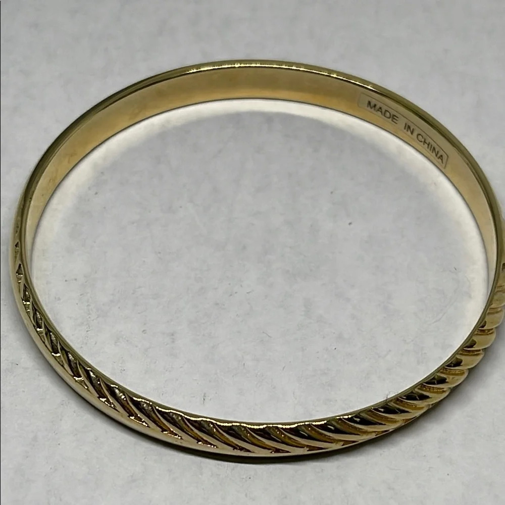 Elegant large Gold-Tone bangle modern bracelet